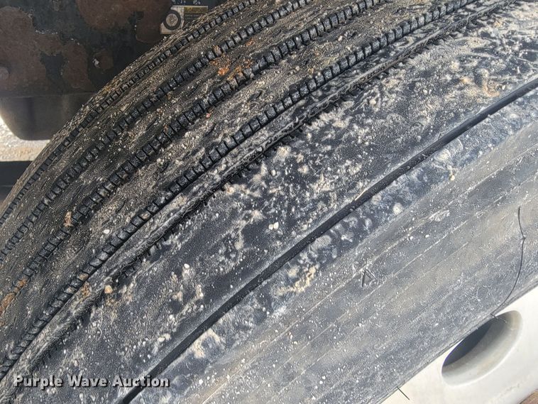 image for item JL9443 2007 Peterbilt 335  rollback truck