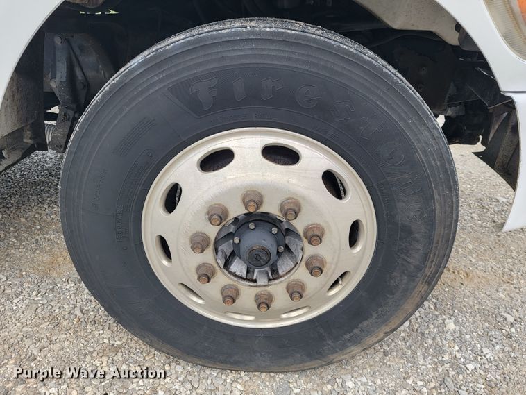 image for item JL9443 2007 Peterbilt 335  rollback truck