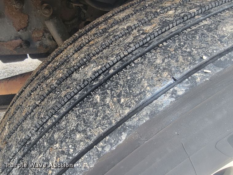 image for item JL9443 2007 Peterbilt 335  rollback truck