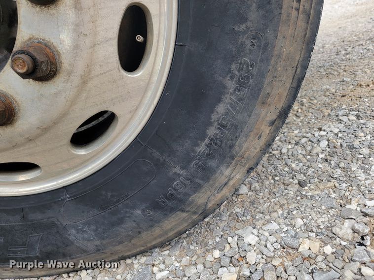 image for item JL9443 2007 Peterbilt 335  rollback truck