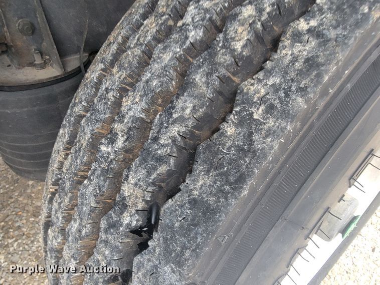 image for item JL9443 2007 Peterbilt 335  rollback truck