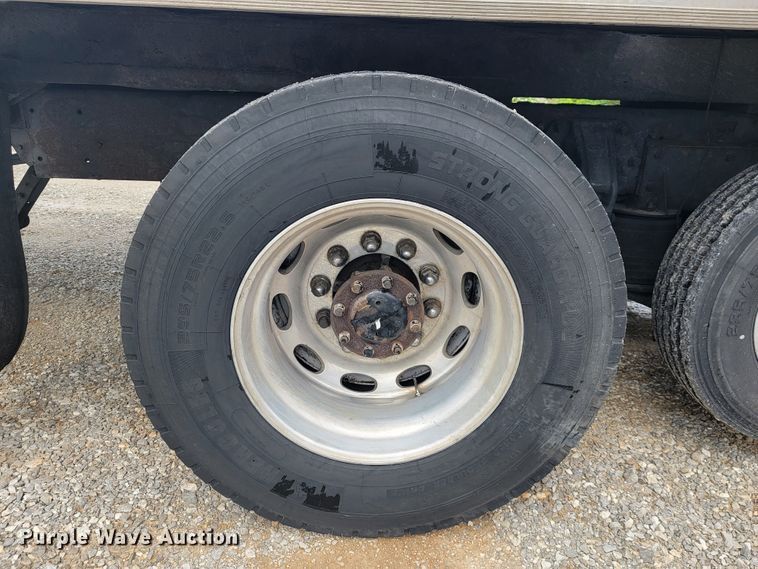 image for item JL9443 2007 Peterbilt 335  rollback truck