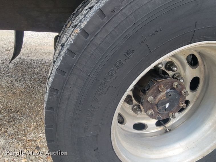 image for item JL9443 2007 Peterbilt 335  rollback truck