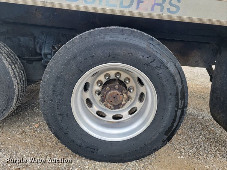 image for item JL9443 2007 Peterbilt 335  rollback truck