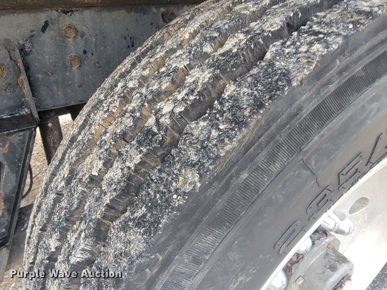 image for item JL9443 2007 Peterbilt 335  rollback truck