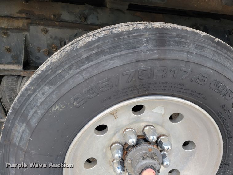 image for item JL9443 2007 Peterbilt 335  rollback truck