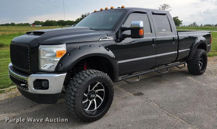 image for item JM9033 2015 Ford F250 Super Duty Lariat  Crew Cab pickup truck