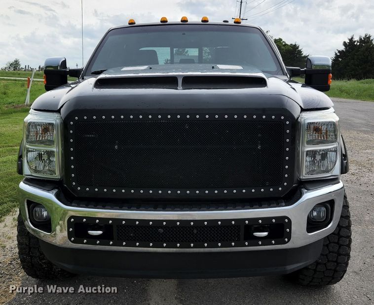 image for item JM9033 2015 Ford F250 Super Duty Lariat  Crew Cab pickup truck