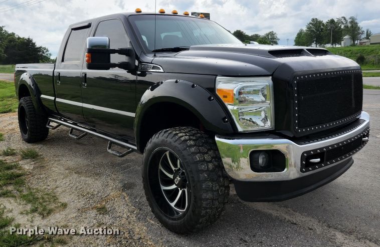 image for item JM9033 2015 Ford F250 Super Duty Lariat  Crew Cab pickup truck