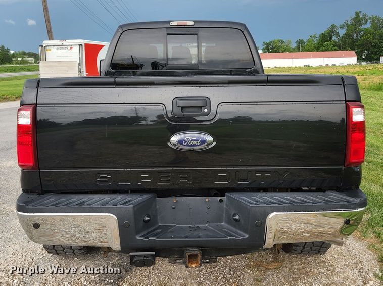 image for item JM9033 2015 Ford F250 Super Duty Lariat  Crew Cab pickup truck