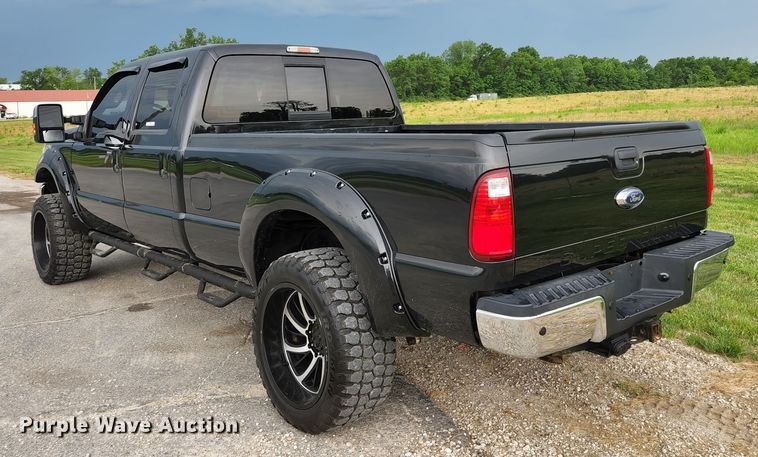 image for item JM9033 2015 Ford F250 Super Duty Lariat  Crew Cab pickup truck