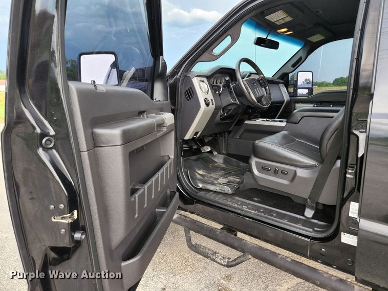 image for item JM9033 2015 Ford F250 Super Duty Lariat  Crew Cab pickup truck