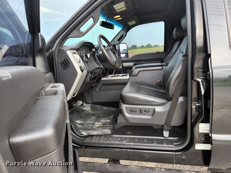 image for item JM9033 2015 Ford F250 Super Duty Lariat  Crew Cab pickup truck