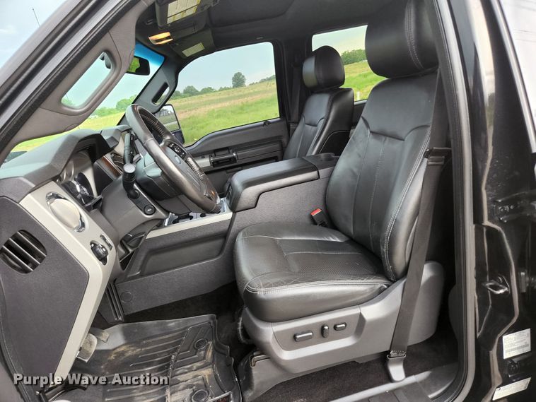 image for item JM9033 2015 Ford F250 Super Duty Lariat  Crew Cab pickup truck