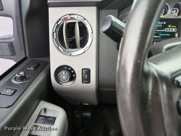 image for item JM9033 2015 Ford F250 Super Duty Lariat  Crew Cab pickup truck