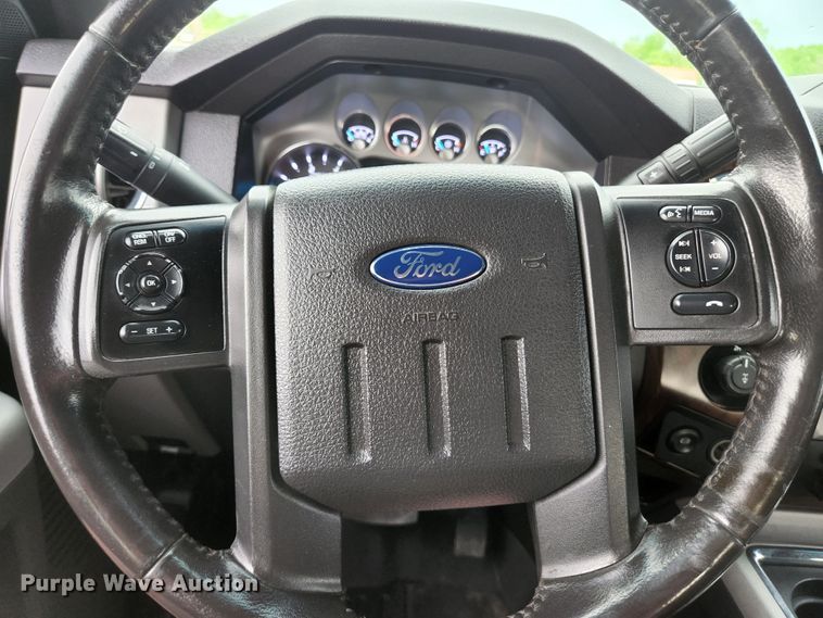 image for item JM9033 2015 Ford F250 Super Duty Lariat  Crew Cab pickup truck