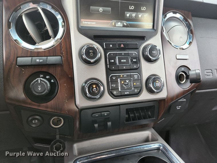 image for item JM9033 2015 Ford F250 Super Duty Lariat  Crew Cab pickup truck