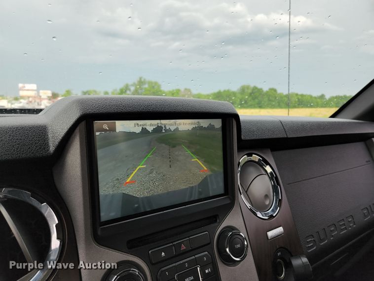 image for item JM9033 2015 Ford F250 Super Duty Lariat  Crew Cab pickup truck