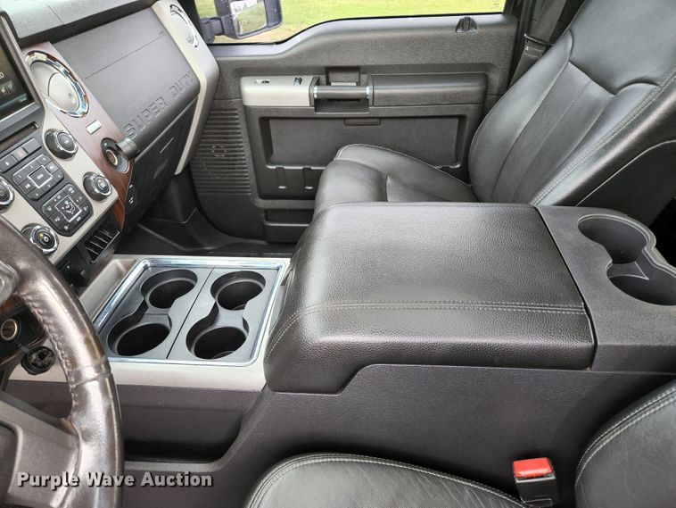 image for item JM9033 2015 Ford F250 Super Duty Lariat  Crew Cab pickup truck