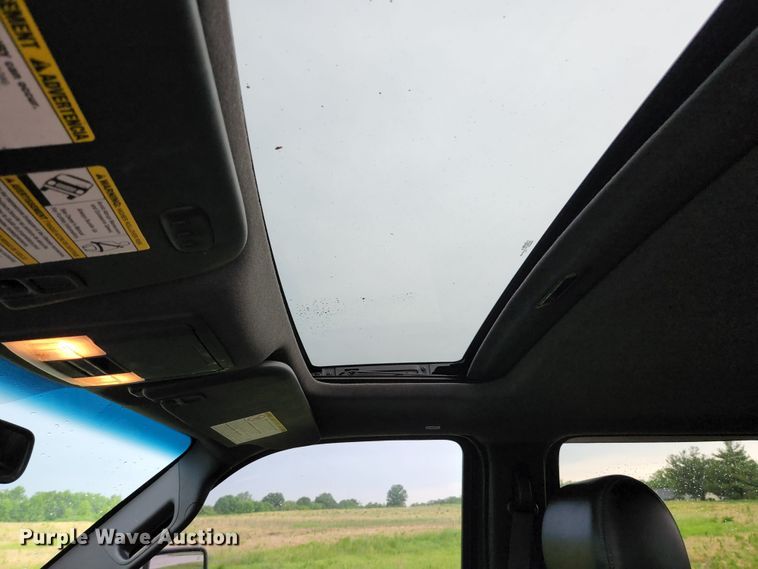 image for item JM9033 2015 Ford F250 Super Duty Lariat  Crew Cab pickup truck