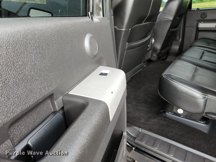 image for item JM9033 2015 Ford F250 Super Duty Lariat  Crew Cab pickup truck