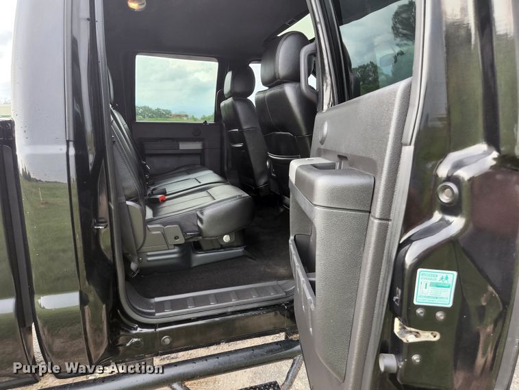 image for item JM9033 2015 Ford F250 Super Duty Lariat  Crew Cab pickup truck