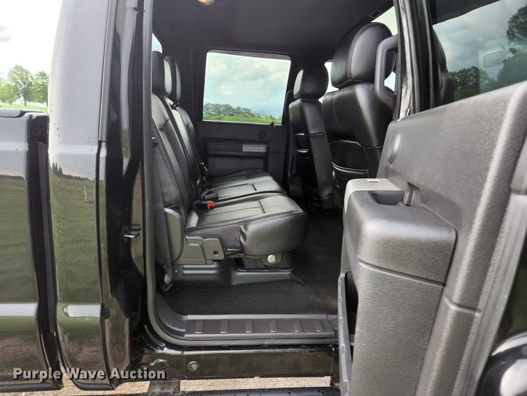 image for item JM9033 2015 Ford F250 Super Duty Lariat  Crew Cab pickup truck