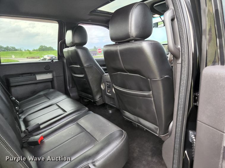 image for item JM9033 2015 Ford F250 Super Duty Lariat  Crew Cab pickup truck