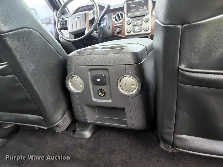 image for item JM9033 2015 Ford F250 Super Duty Lariat  Crew Cab pickup truck