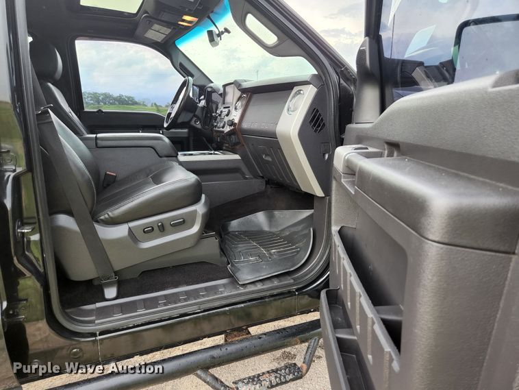 image for item JM9033 2015 Ford F250 Super Duty Lariat  Crew Cab pickup truck