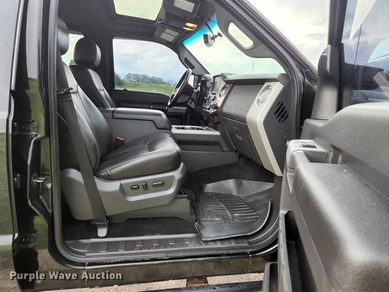 image for item JM9033 2015 Ford F250 Super Duty Lariat  Crew Cab pickup truck