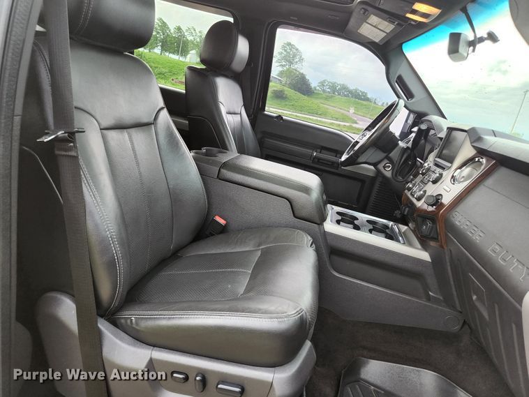 image for item JM9033 2015 Ford F250 Super Duty Lariat  Crew Cab pickup truck