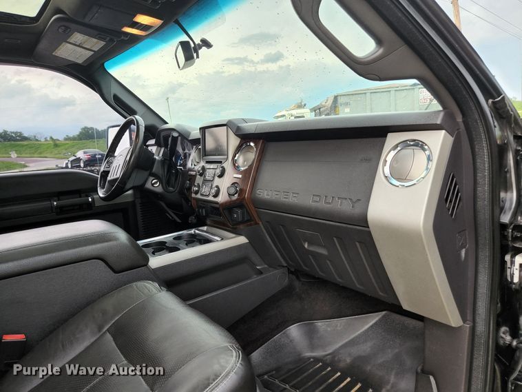 image for item JM9033 2015 Ford F250 Super Duty Lariat  Crew Cab pickup truck