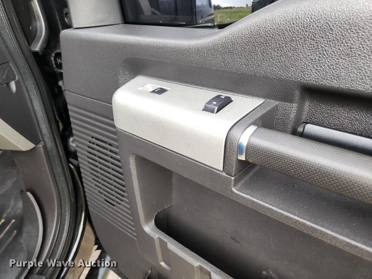 image for item JM9033 2015 Ford F250 Super Duty Lariat  Crew Cab pickup truck