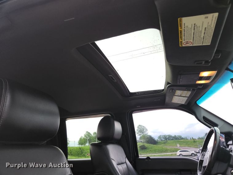 image for item JM9033 2015 Ford F250 Super Duty Lariat  Crew Cab pickup truck