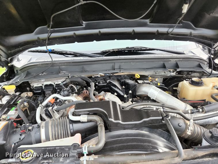 image for item JM9033 2015 Ford F250 Super Duty Lariat  Crew Cab pickup truck