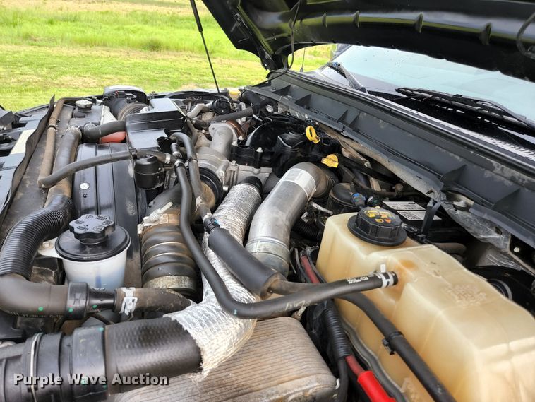 image for item JM9033 2015 Ford F250 Super Duty Lariat  Crew Cab pickup truck