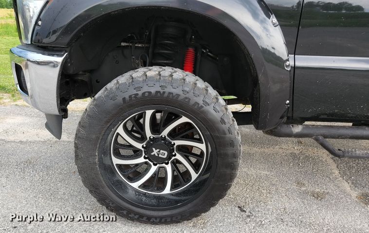 image for item JM9033 2015 Ford F250 Super Duty Lariat  Crew Cab pickup truck