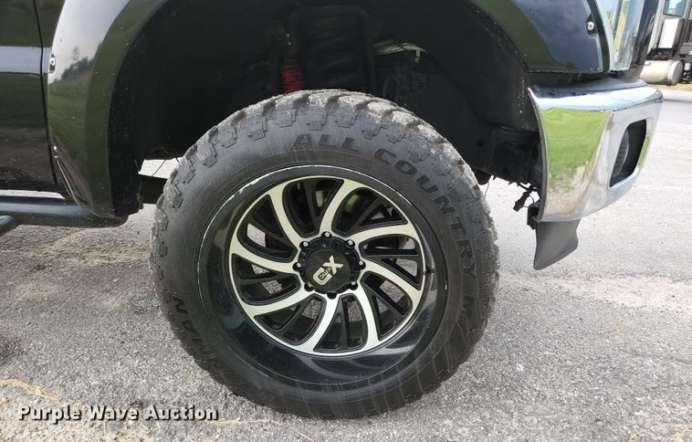 image for item JM9033 2015 Ford F250 Super Duty Lariat  Crew Cab pickup truck