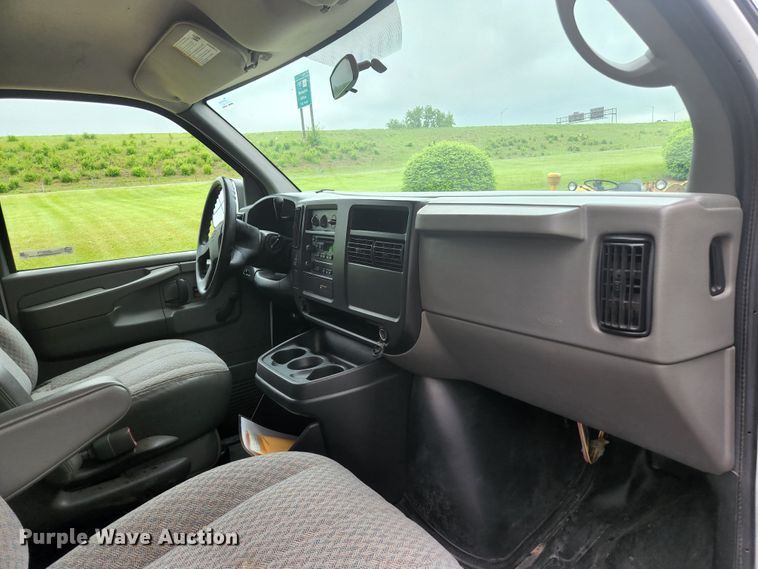 image for item JM9075 2006  Chevrolet Express 1500  van