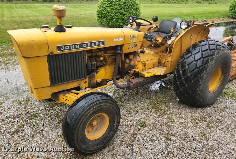 image for item JM9076 1975 John Deere 300  tractor