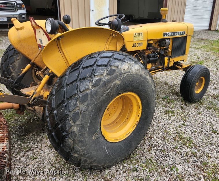 image for item JM9076 1975 John Deere 300  tractor