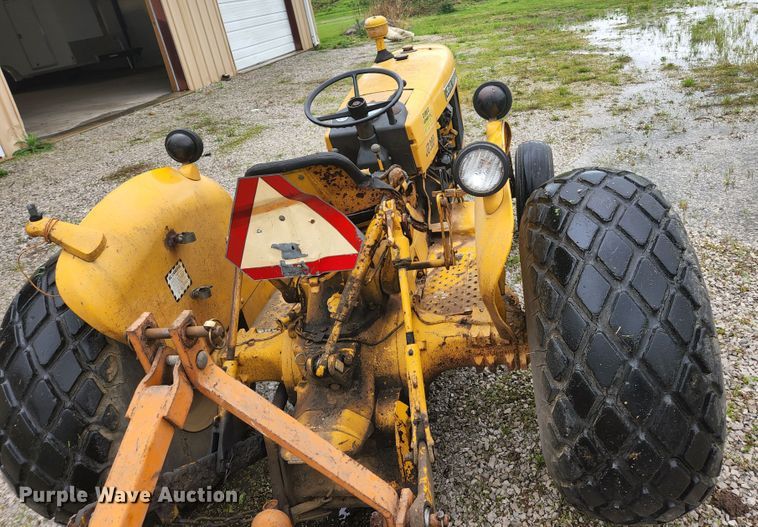 image for item JM9076 1975 John Deere 300  tractor