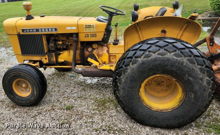 image for item JM9076 1975 John Deere 300  tractor