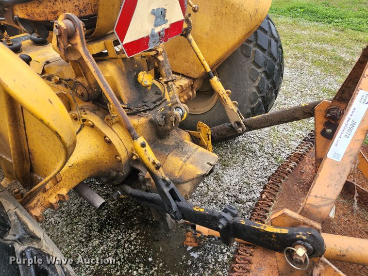 image for item JM9076 1975 John Deere 300  tractor