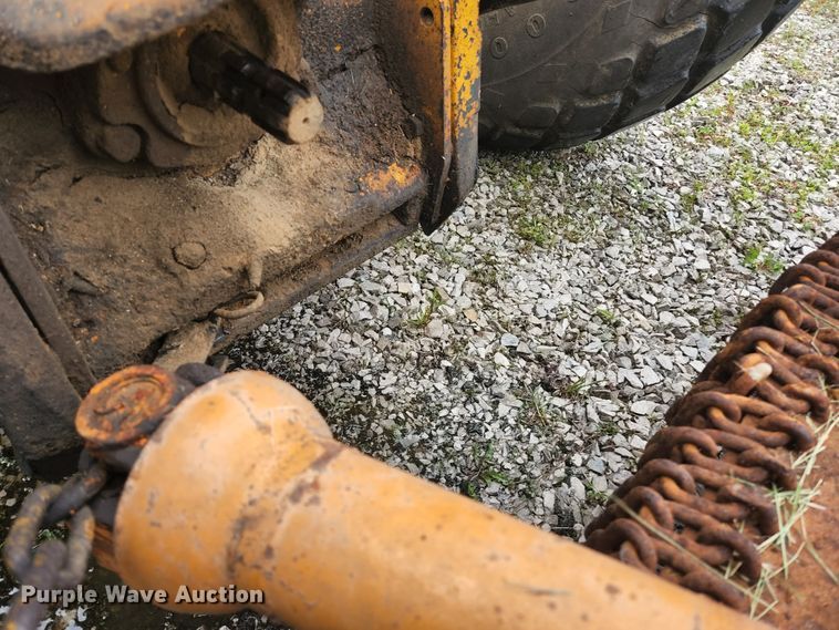 image for item JM9076 1975 John Deere 300  tractor