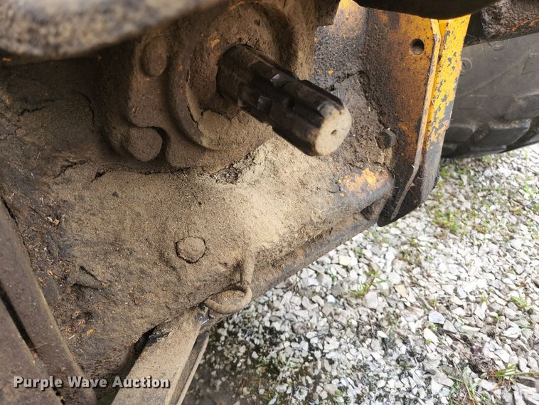 image for item JM9076 1975 John Deere 300  tractor