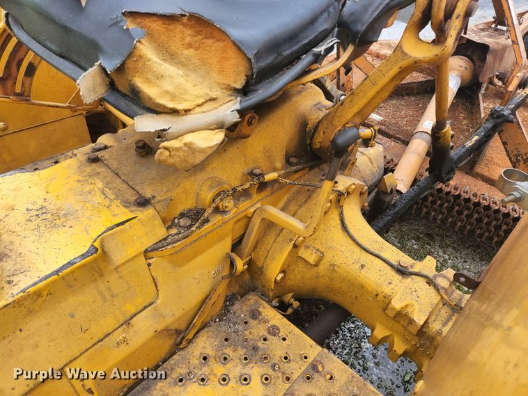 image for item JM9076 1975 John Deere 300  tractor