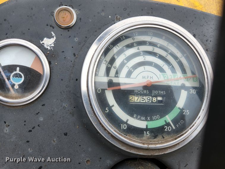 image for item JM9076 1975 John Deere 300  tractor