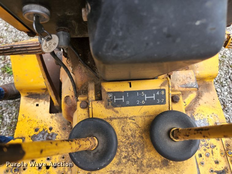 image for item JM9076 1975 John Deere 300  tractor